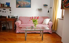 Green Garden Apartment